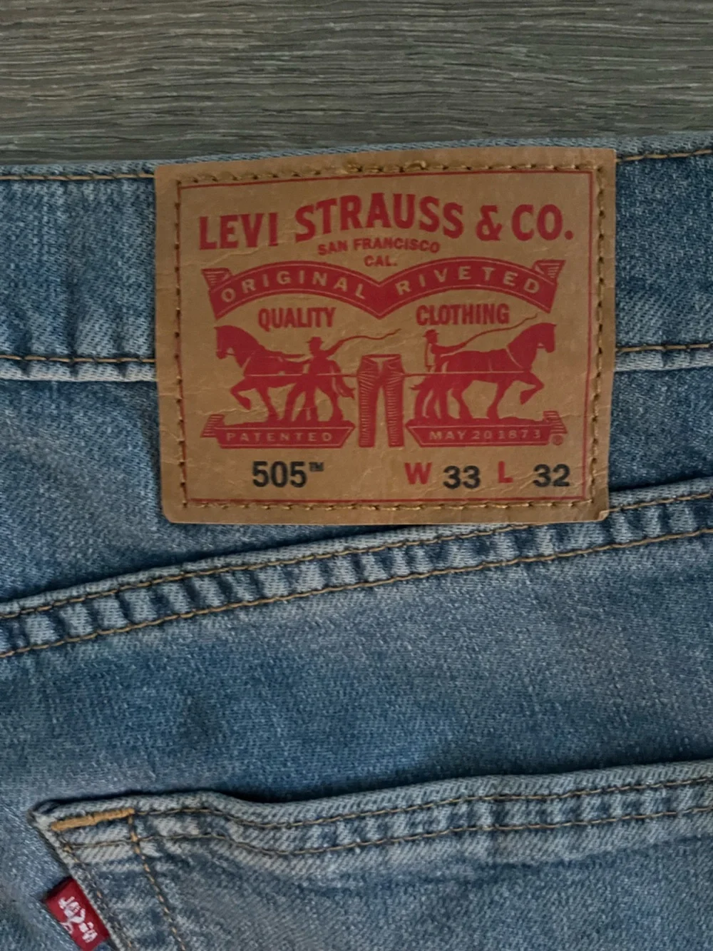 Like New Levi's Mens 505 jeans Size 33 x 32